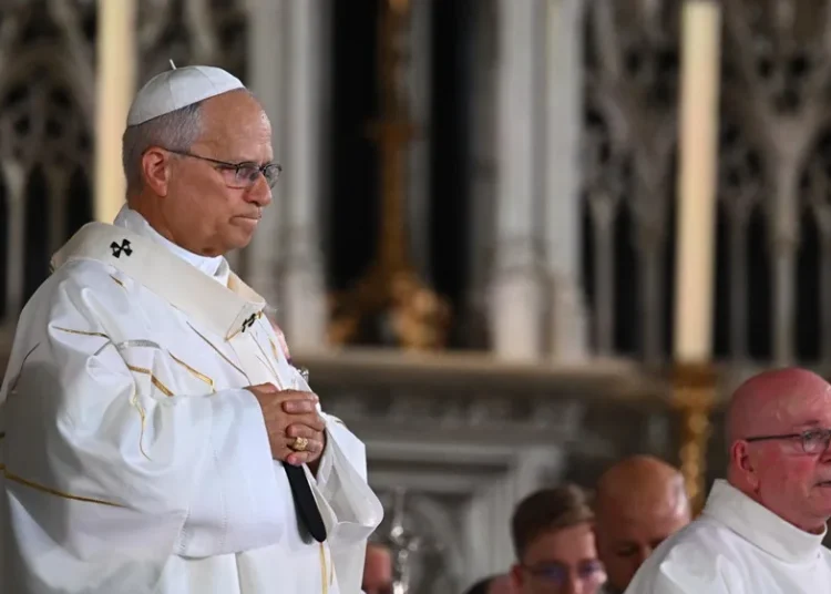 Papa León XIV afirma que la Iglesia debe ayudar a víctimas de abusos