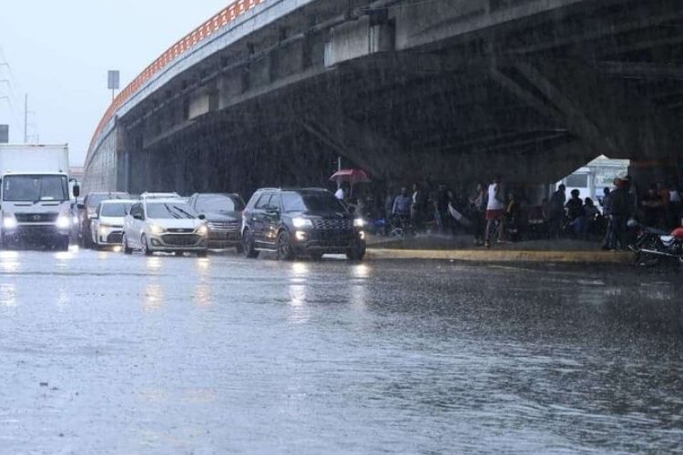 Vaguada provocará fuertes aguaceros y tormentas eléctricas; mantienen alertas y avisos