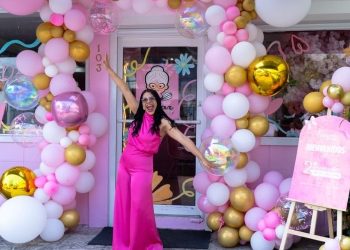 Sugar Mommy celebra su segundo aniversario con “La vida sí es de color rosa”