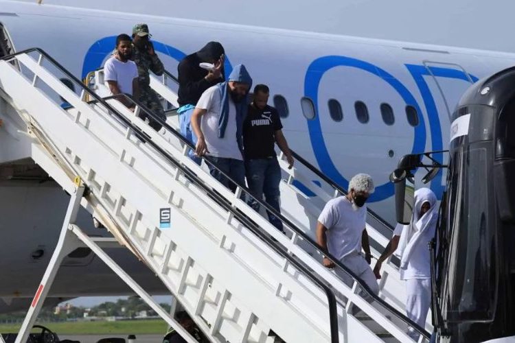 Guardia Costera de EE. UU. repatria a 51 migrantes dominicanos y haitianos interceptados cerca de Puerto Rico