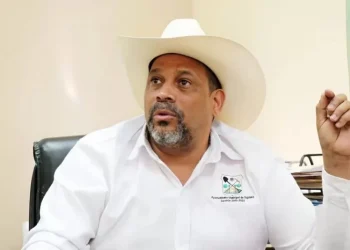 Santiago Riverón afirma que haitianos “solo sirven para recoger la basura”