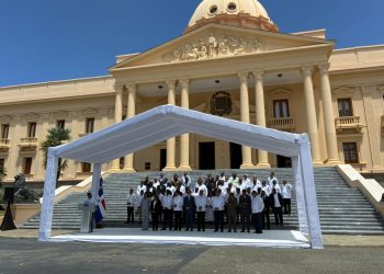 Gobierno entrega 50 camiones compactadores para fortalecer la recogida de basura