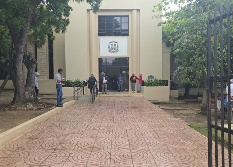 Tribunal aplaza para noviembre audiencia por conflicto de terrenos en La Romana