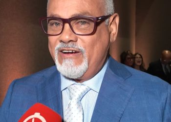 Alexis Beltré recibe con “humildad y dignidad” el Premio Acroarte al Mérito Periodístico