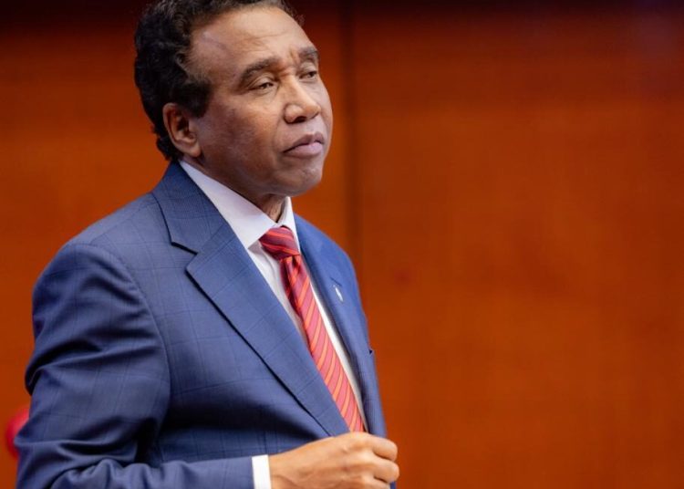 Félix Bautista deposita proyecto para eliminar el método D’Hondt