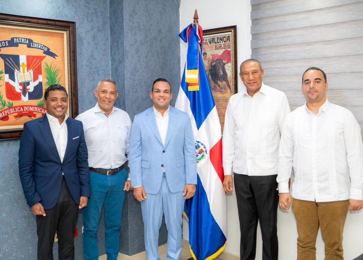 Elmerk Jonas se reúne con senadores y anuncia preparación del primer Foro Legislativo Plus