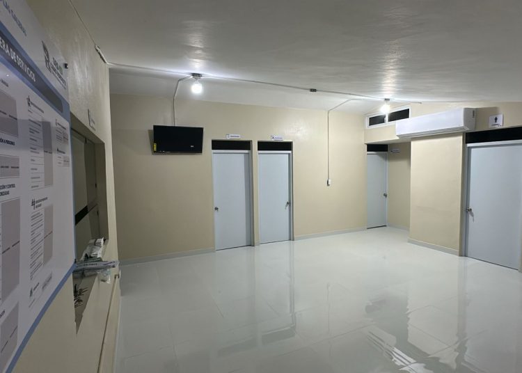 Alcaldesa Ana Reyes exhibe avances del nuevo Centro de Diagnóstico de Las Galeras