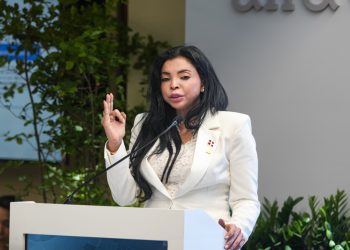 Yeni Berenice aborda con industriales implicaciones del nuevo Código Penal para las empresas