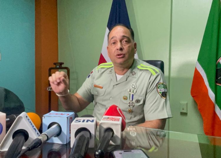 DIGESETT apunta a velocidad no prudente tras yipeta perder el control, derribar postes y dejar cuatro heridos en Santiago