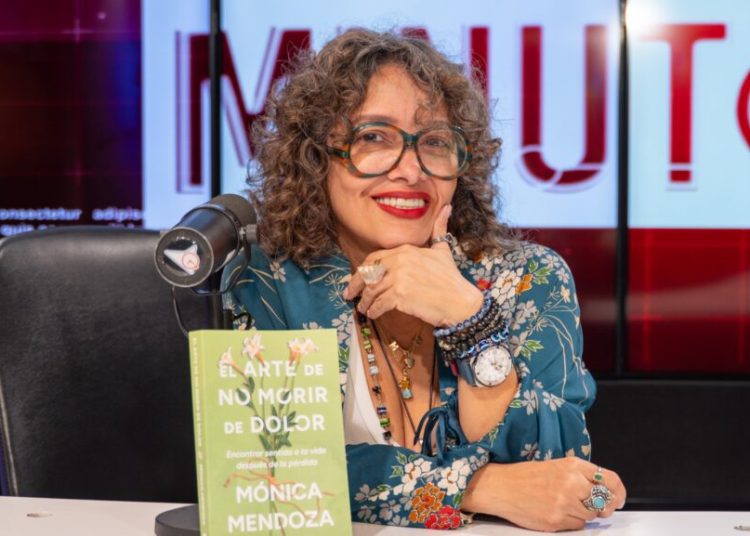 Mónica Mendoza: “La muerte me trajo un regalo”; transforma múltiples pérdidas en un libro sobre el duelo