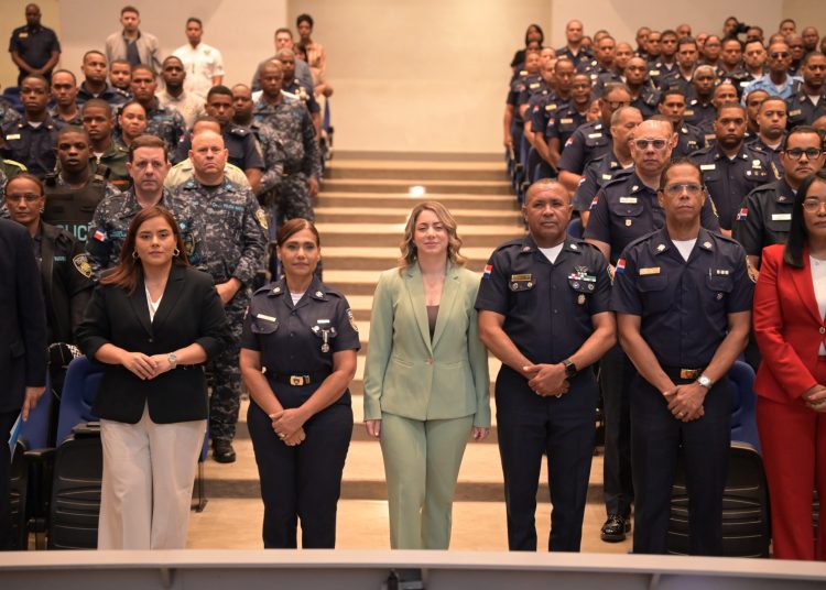 Policía Nacional y Ministerio de la Mujer movilizan a 300 hombres para prevenir violencia contra las mujeres