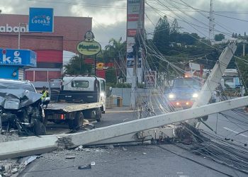 Accidente Santiago: “Yo pensé que había temblado la tierra”; jeepeta derriba postes y provoca explosiones