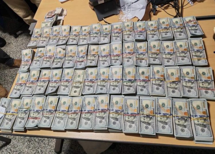 Aduanas le confisca más de US$600 mil dólares a un colombiano en el AILA