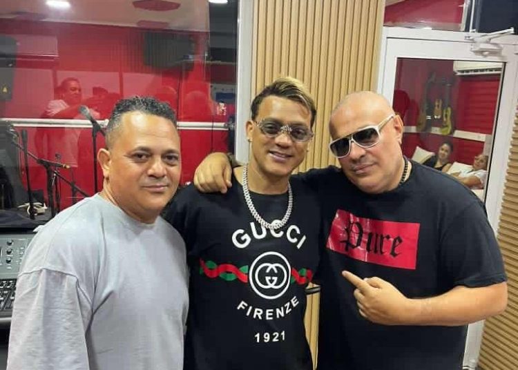 Fray Martínez y Kiko Rodríguez unen sus voces en “Por qué me enamoré yo de ti”