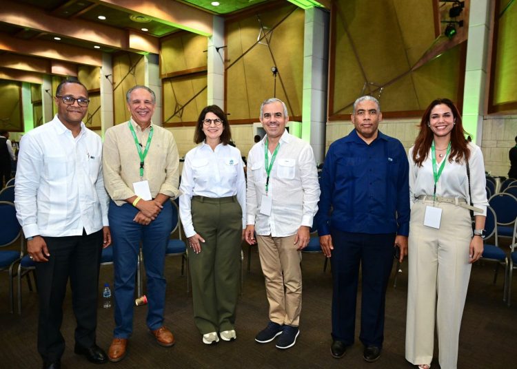 José Ramón Peralta llama a renovar la formación para impulsar un sector agrícola más eficiente