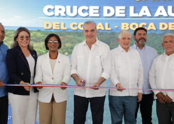 Abinader inaugura carretera de Boca de Chavón tras 25 años de espera