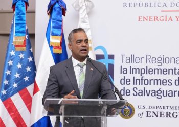 Ministro Santos destaca el interés del Gobierno en la implementación de la energía nuclear en el sistema eléctrico nacional