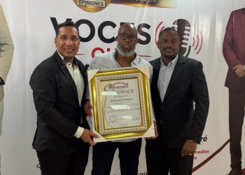 Pascual Linarez recibe reconocimiento del Grupo de Medios Vizcaíno Piñeyro