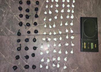 Policía Nacional ocupa presuntas sustancias narcóticas durante operativo preventivo en La Vega