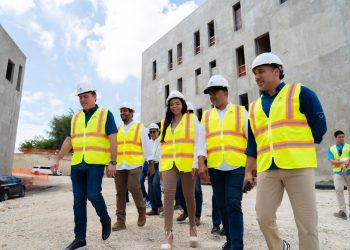 Ministro Rodríguez y procuradora supervisan construcción de la Ciudad Judicial de SDO