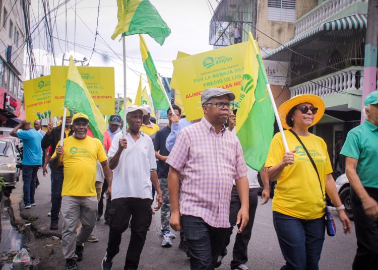 Frente Amplio realiza octava caminata-protesta en SDO contra alto costo de la vida y apagones