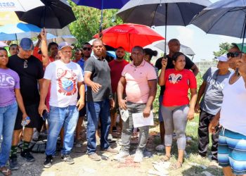 Comunitarios piden concluir la escuela Los Peralejos en Santo Domingo Oeste
