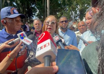 Rosa Santos: “No vamos a poner en riesgo la vida de los niños” y revela graves fallas en escuela de Santiago