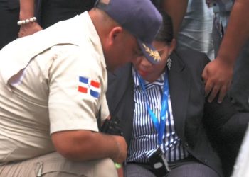 Emergencia real en pleno simulacro: empleada de Contraloría sufre caída y se fractura una rodilla