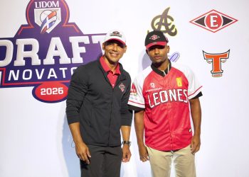 Carlos Peña destaca el trabajo y la disciplina de los Leones del Escogido durante el Draft 2026