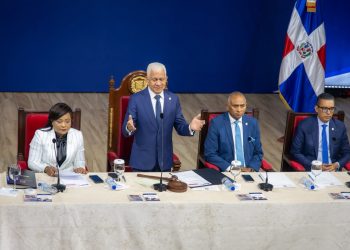 Ricardo de los Santos encabeza sesión del Senado en La Romana por los 82 años de la provincia