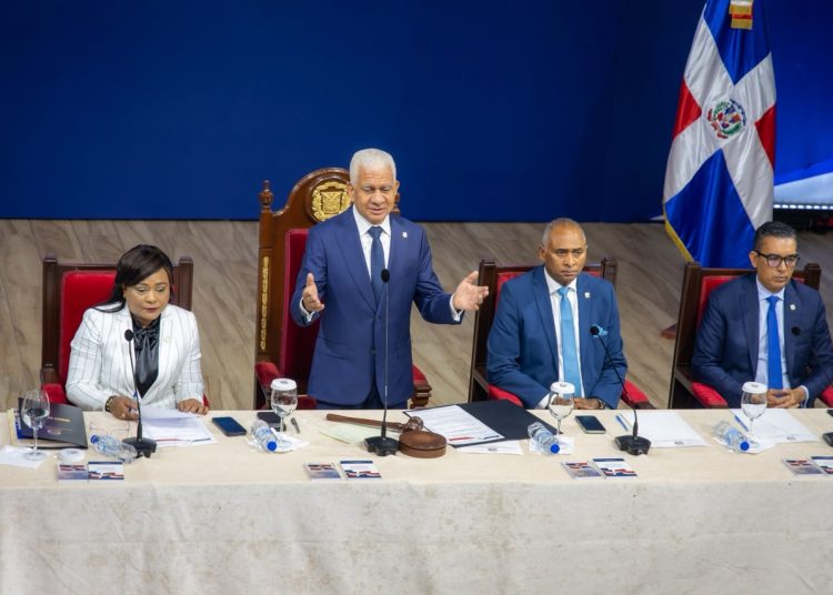 Ricardo de los Santos encabeza sesión del Senado en La Romana por los 82 años de la provincia
