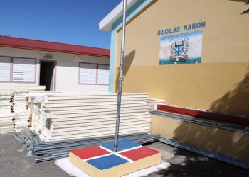 Distrito Educativo instalará aulas modulares ante déficit de espacios en escuela de Azua