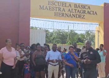 Denuncian dos escuelas en condiciones que ponen en riesgo a estudiantes