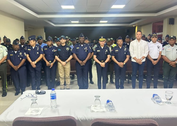Director de la Policía encabeza encuentro con agentes de la Dirección Regional Sureste