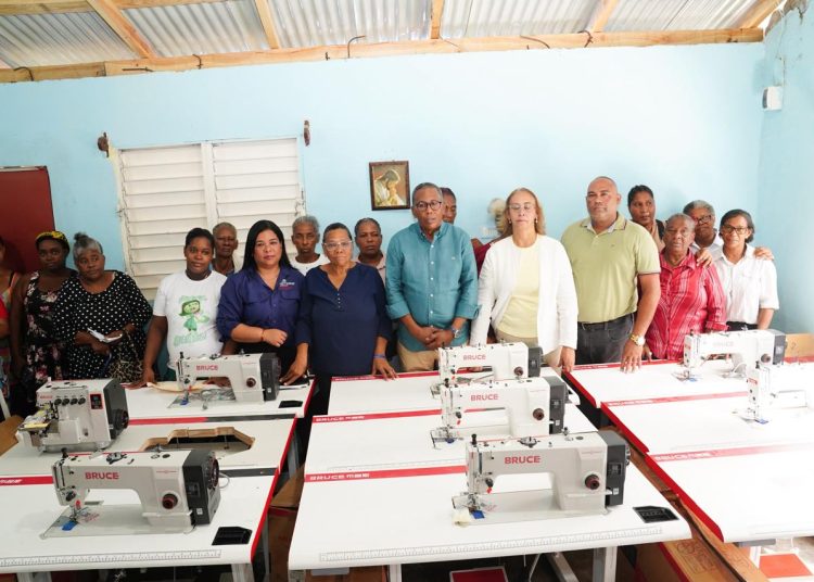 DASAC entrega máquinas de coser para impulsar autoempleo femenino en San Cristóbal
