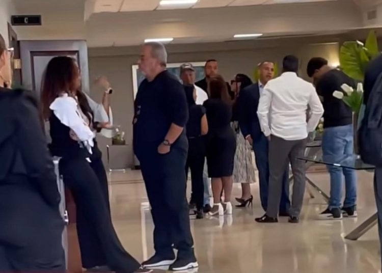 Figuras del arte y la comunicación acudieron a despedir a Elisabeth Ruiz en la funeraria Blandino