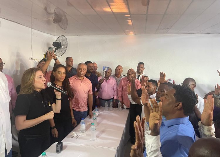 Yunior Figueroa suma respaldos a Carolina Mejía en SDN