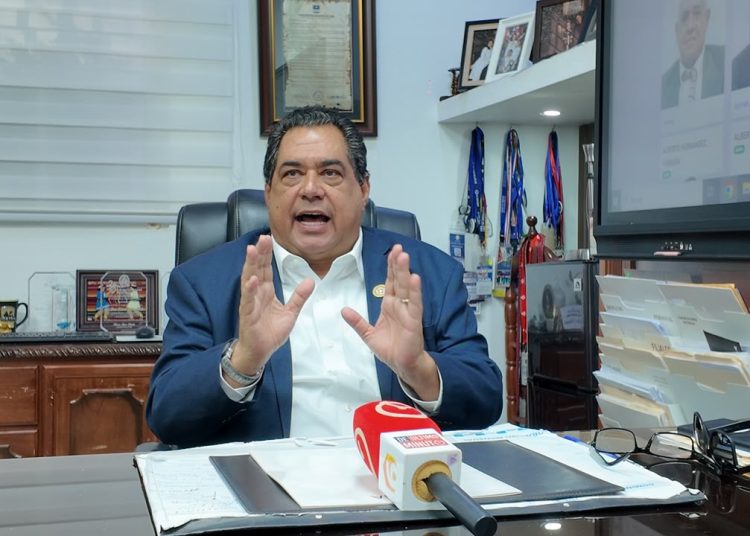 Permisos digitales de salida de menores generan RD$1.3 millones a notarios en agosto