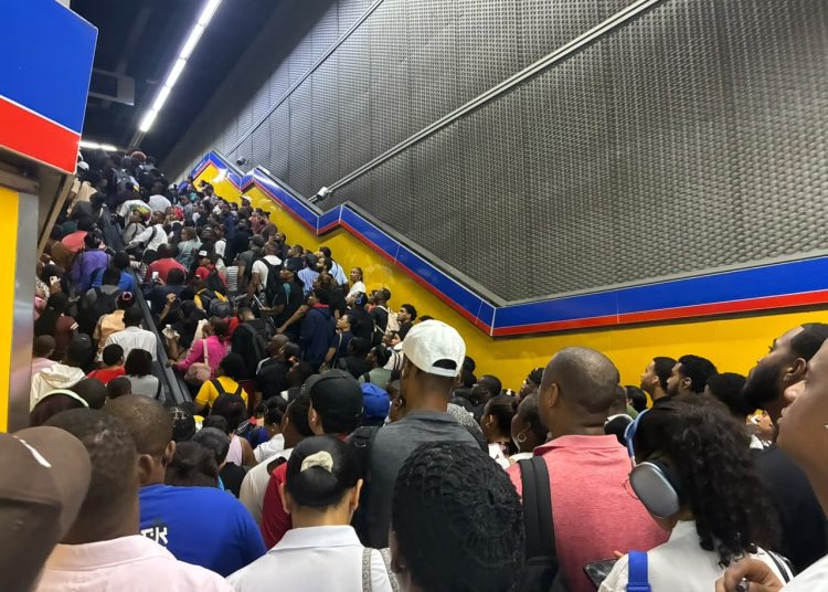 ¡Vuelve a presentar fallas! Interrupción en el Metro de Santo Domingo retrasa a usuarios