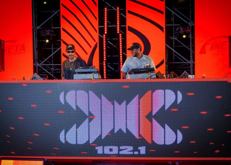 La X102 celebra aniversario con El Finetazo ante más de 15 mil personas