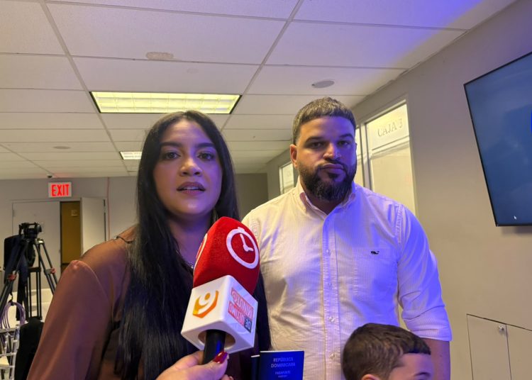 Son del Cibao los dominicanos que recibieron el primer pasaporte biométrico en NY