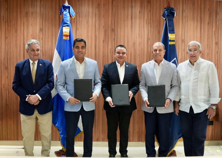 SNS, Deportes y Comité Olímpico acuerdan fortalecer atención de salud de los atletas