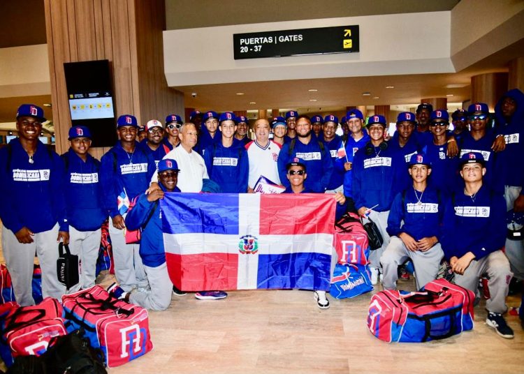 Selección Dominicana de Béisbol parte hacia México para disputar la Copa Mundial U-15