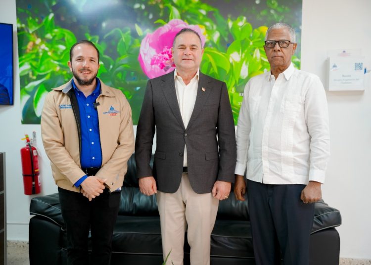 TNR expone avances en riego agrícola al ministro de Agricultura