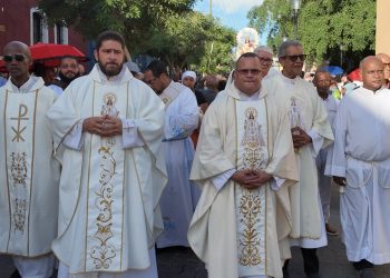 Creyentes recorren la Zona Colonial en tradicional procesión por el Día de Las Mercedes