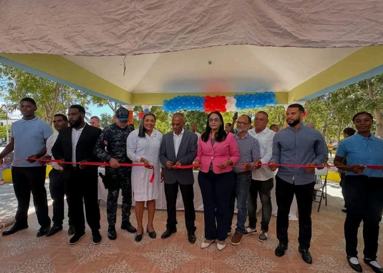 Entregan cancha, parque infantil y otras obras comunitarias en Finca 6, Azua