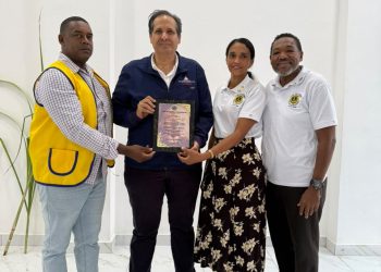 Club de Leones La Romana–Villa Hermosa reconoce al ministro Víctor Atallah por sus aportes a favor de los más necesitados