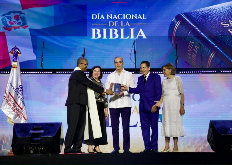 Comunidad Cristiana Nacional reconoce a Abinader por respaldo a la fe y la Biblia