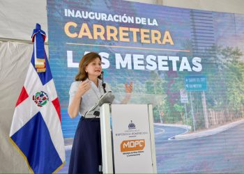 Raquel Peña inaugura carretera Las Mesetas en El Seibo