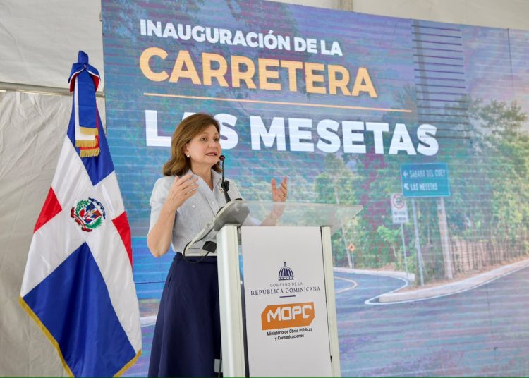 Raquel Peña inaugura carretera Las Mesetas en El Seibo